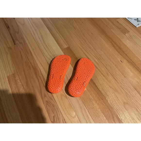 All birds orange flip flops size 7 - Picture 3 of 3